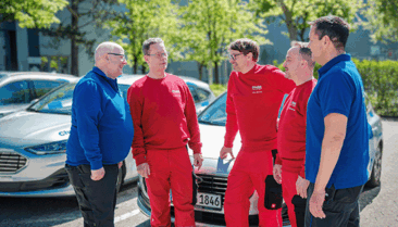 Chubb Techniker im Gespraech