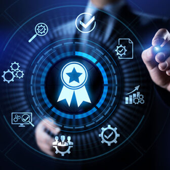 Certification avec un ruban central et des pictogrammes symbolisant la qualité et la conformité