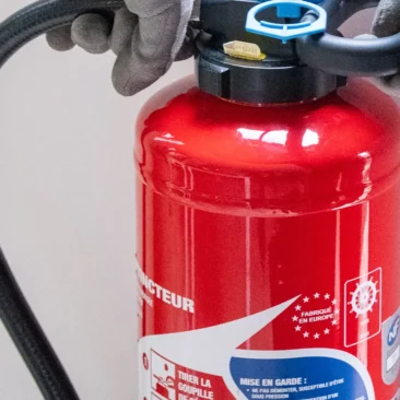 Vérification d'un extincteur à eau SICLI