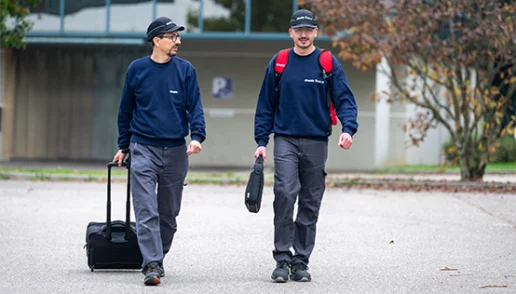 Techniciens Chubb qui partent en intervention