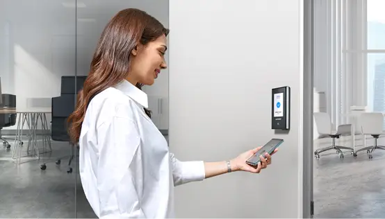 Persoonlijke registratie op afstand met een toegangscontrole systeem in de cloud