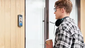 Toegangscontrole systeem voor voorregistratie met mobiel, QR, gezicht of kenteken