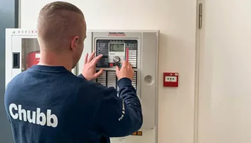 Service-onderhoud-aan-een-brandmeldinstallatie.